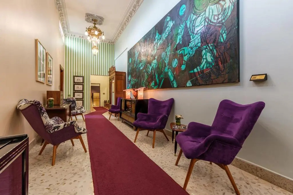 Photo - Pug Seal Polanco Anatole France