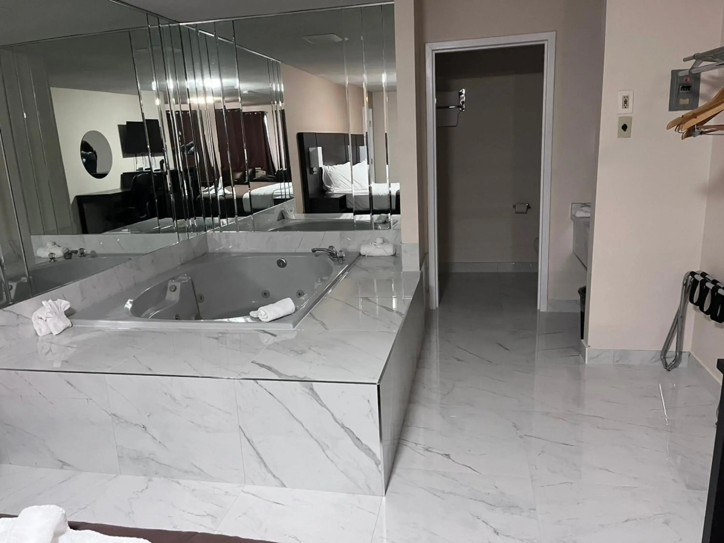 Foto - Falls Lodge & Suites