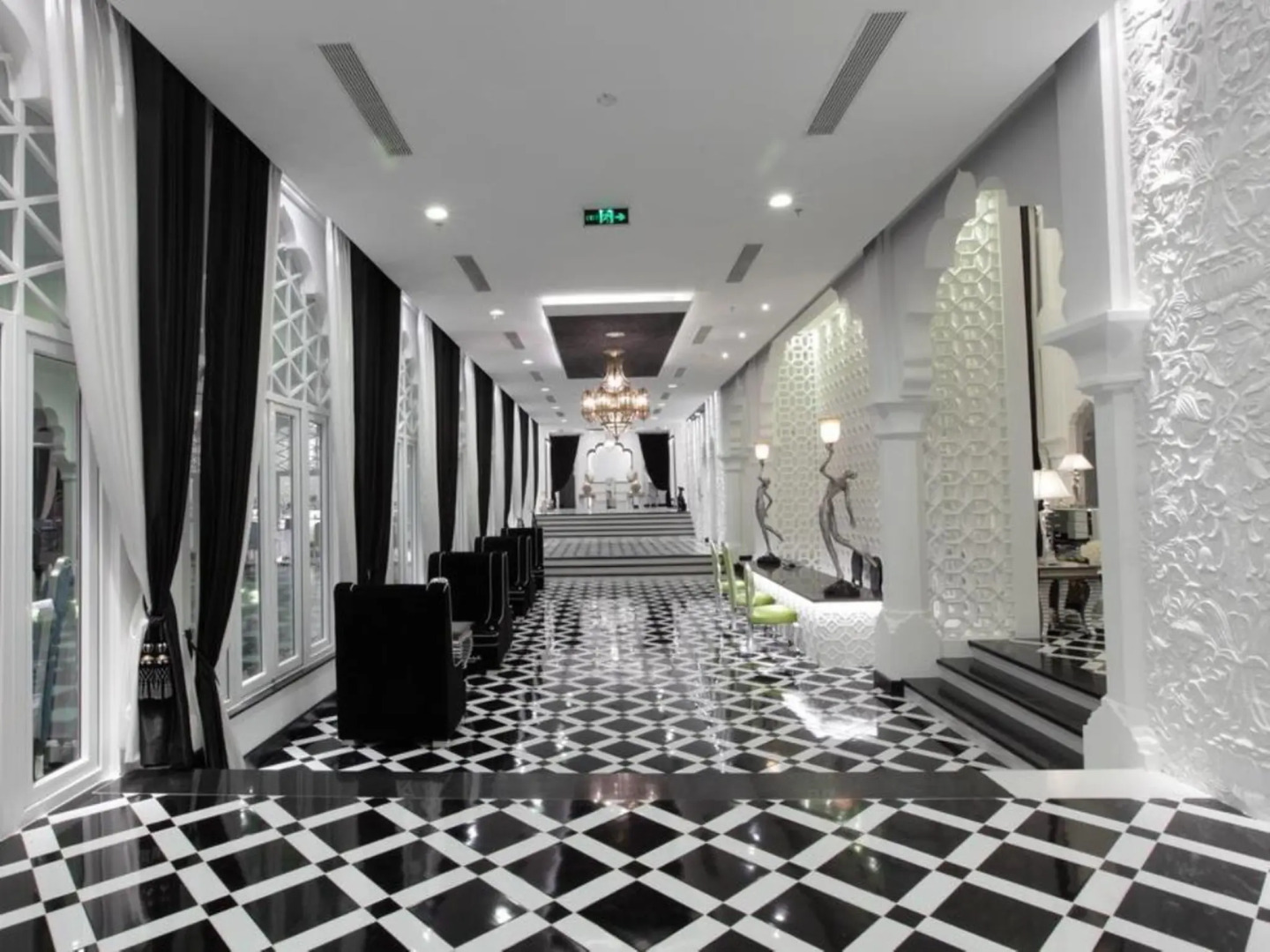 Photo - Chloe Gallery