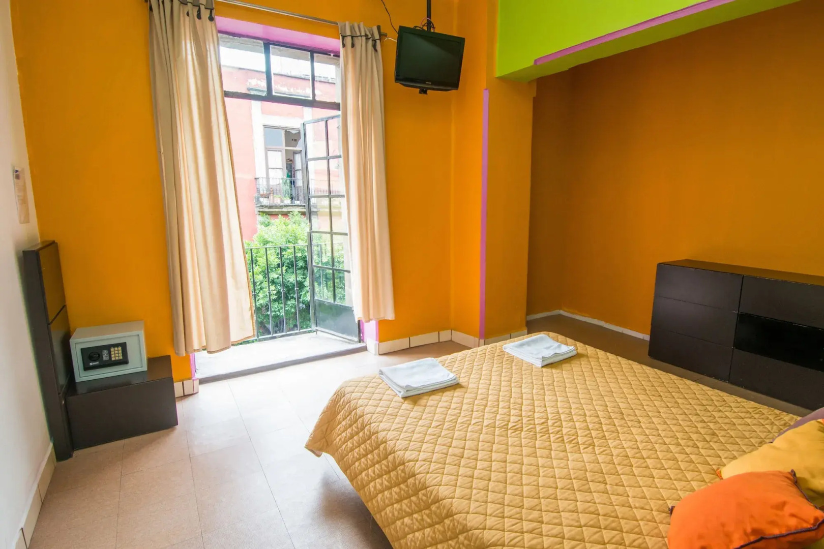 Photo - Hotel Amigo Suites
