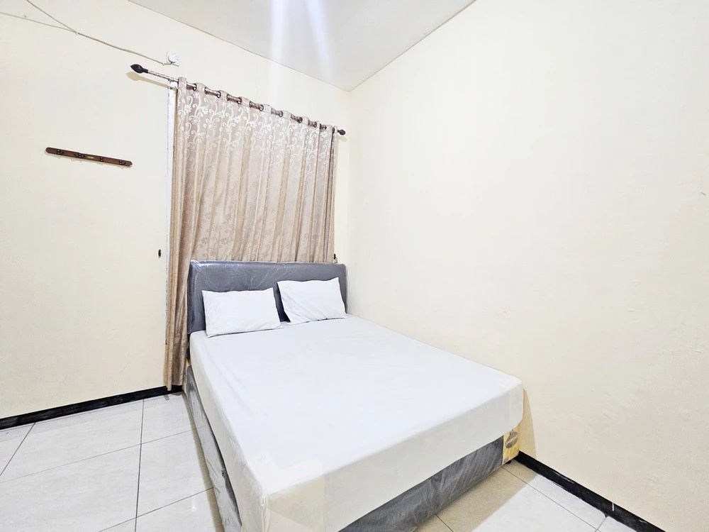Hasana Guest House Syariah near Royal Plaza RedPartner