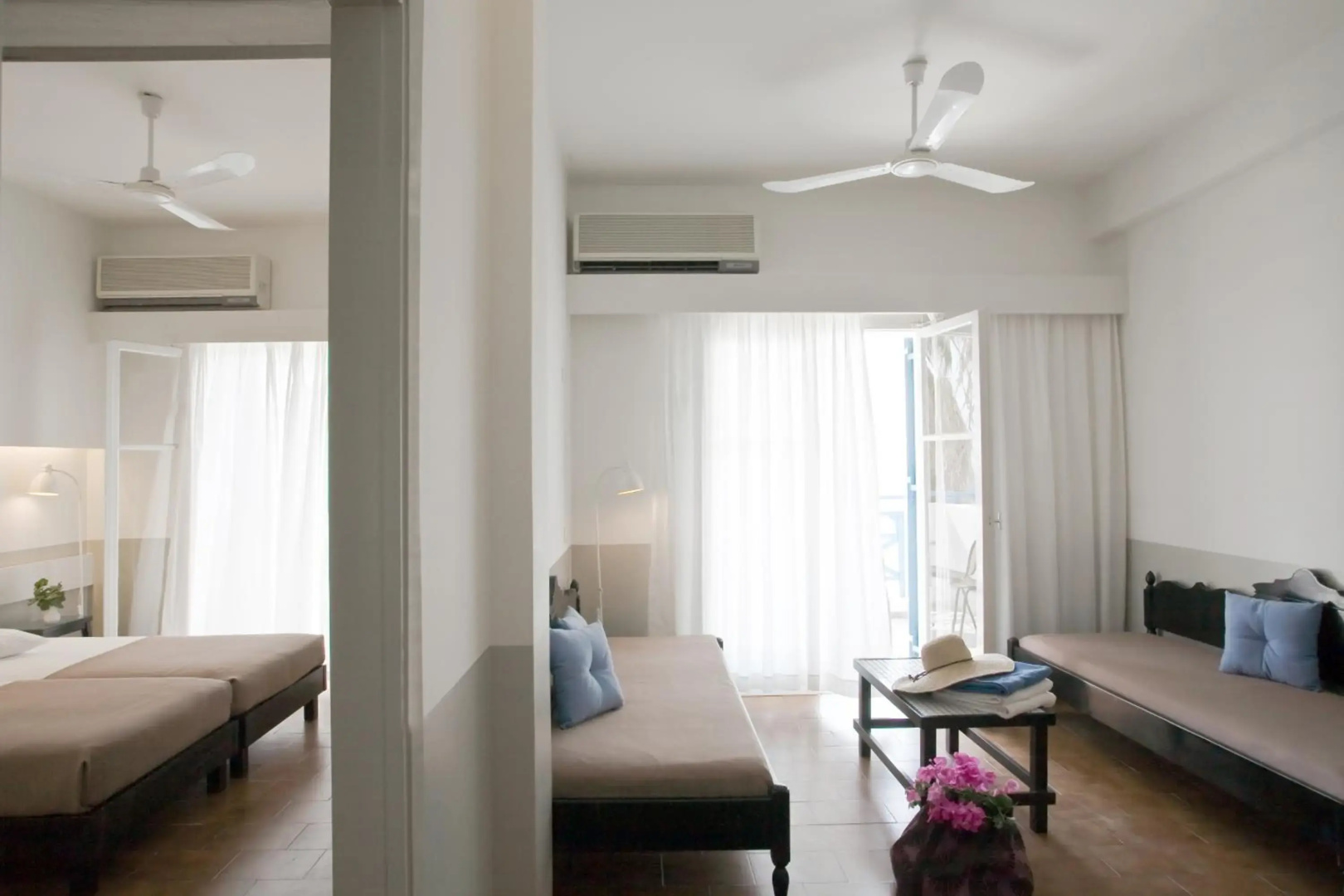 Photo - Kamari Beach Hotel
