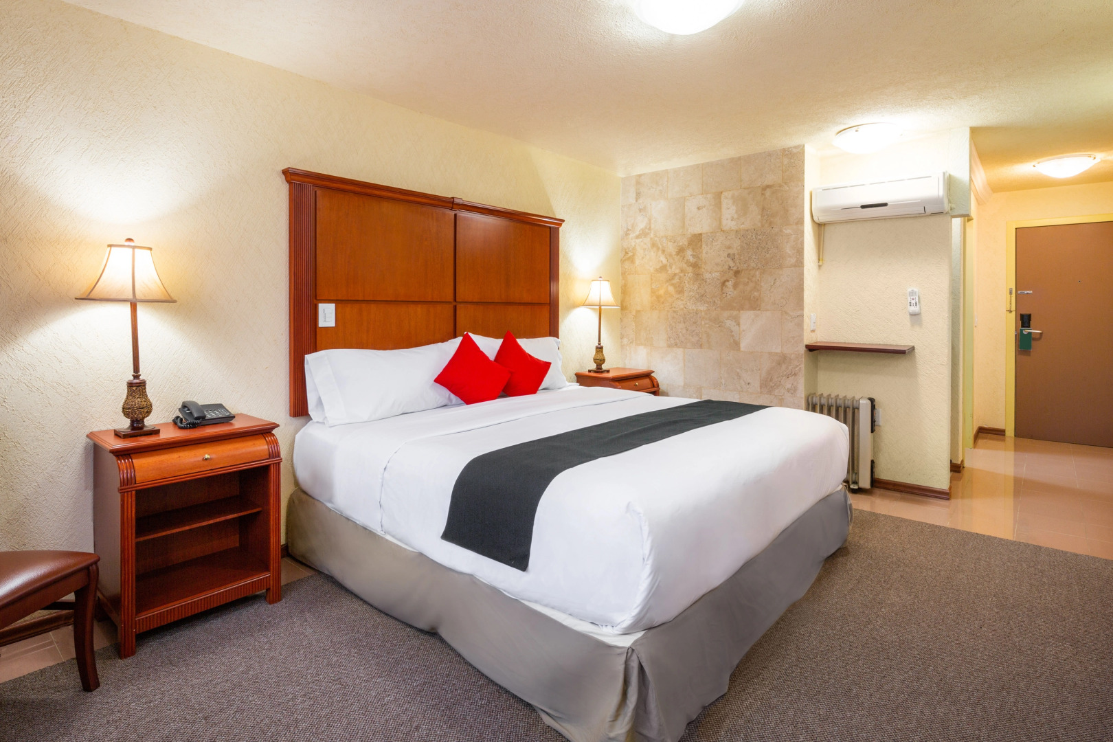 Photo - Howard Johnson by Wyndham Toluca