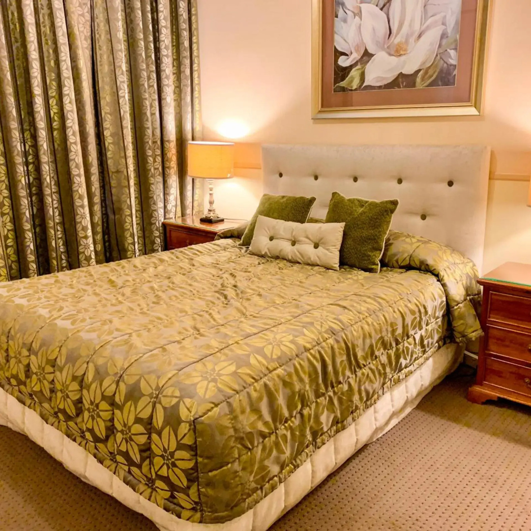 Photo - Royal Albert Hotel