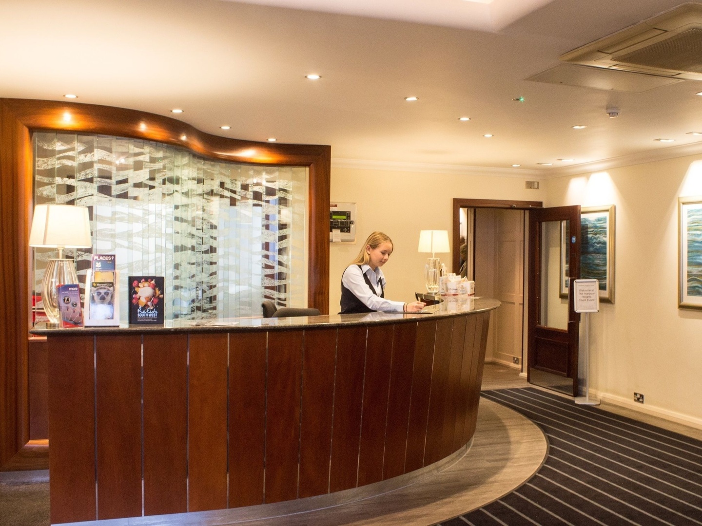 Photo - Harbour Heights Hotel