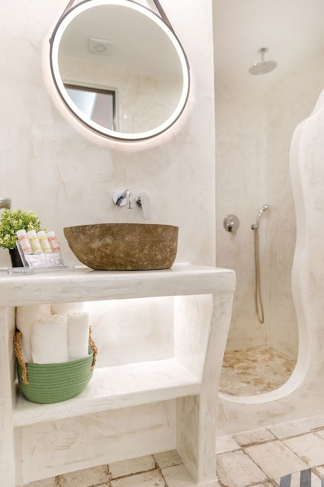Photo - Katerina Roza Studios - Heartfelt Hospitality in the City