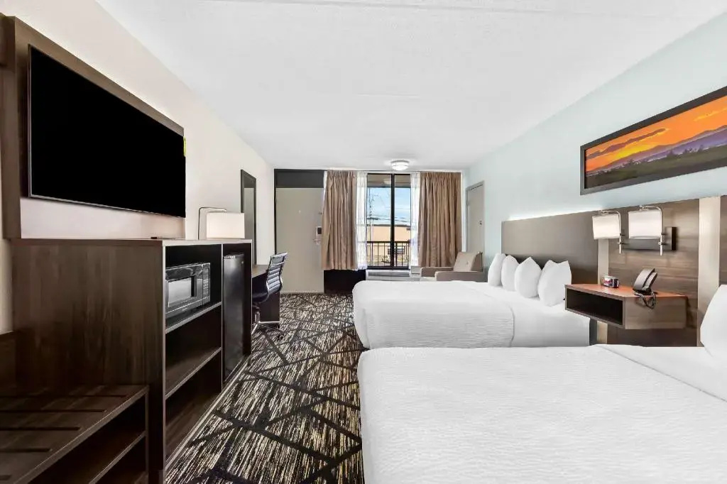 Photo - Clarion Inn & Suites near the Leconte Center Pigeon Forge