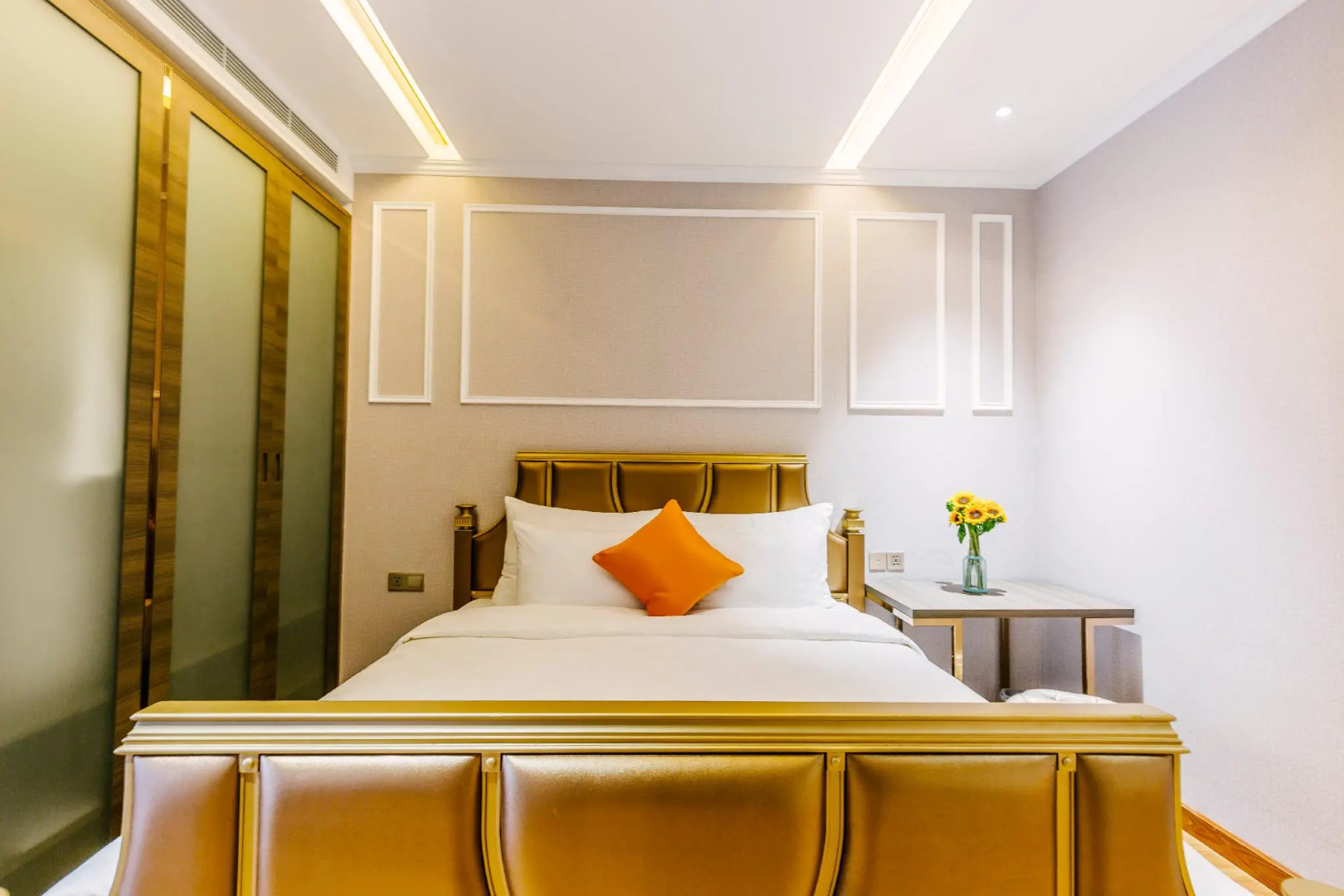 Photo - Winsuites Saigon Hotel