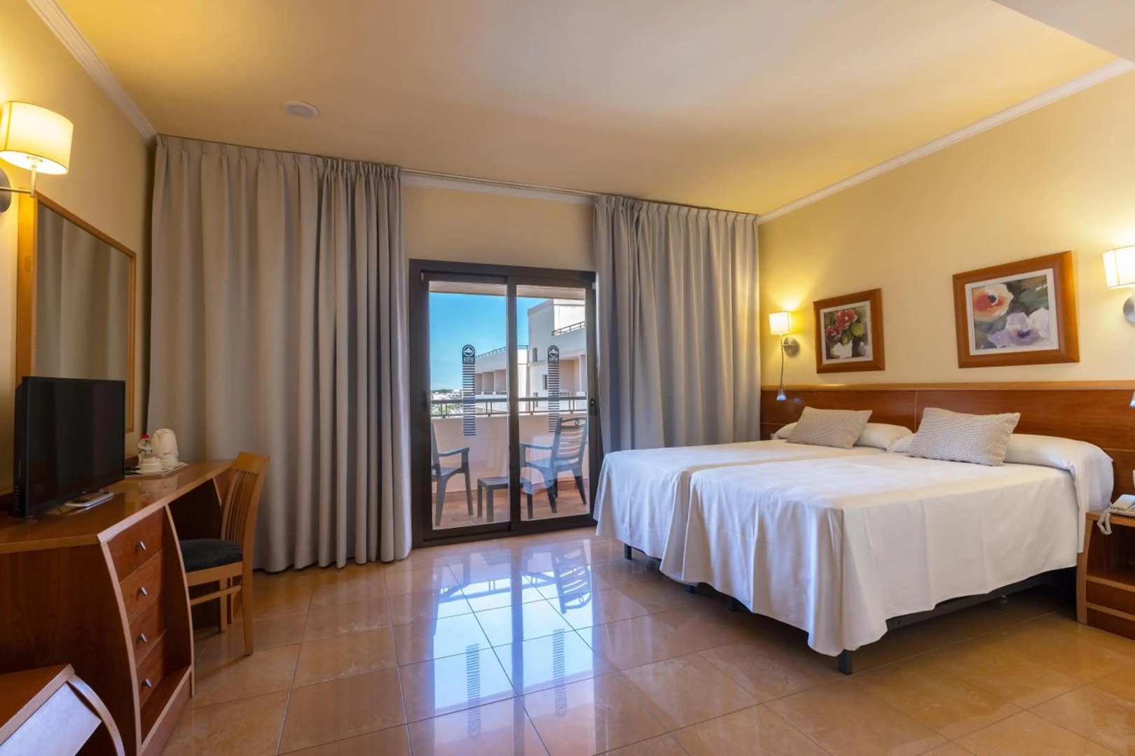 Photo - Invisa Hotel La Cala