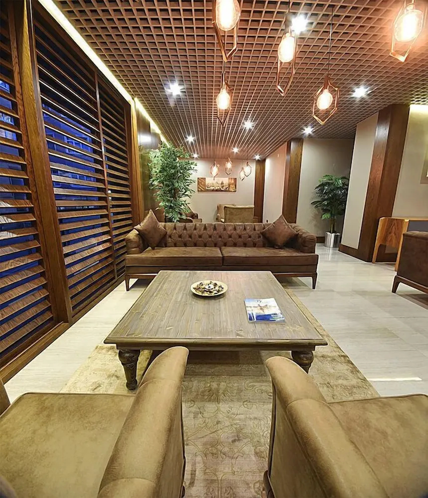 Photo - The Elegant Hotel