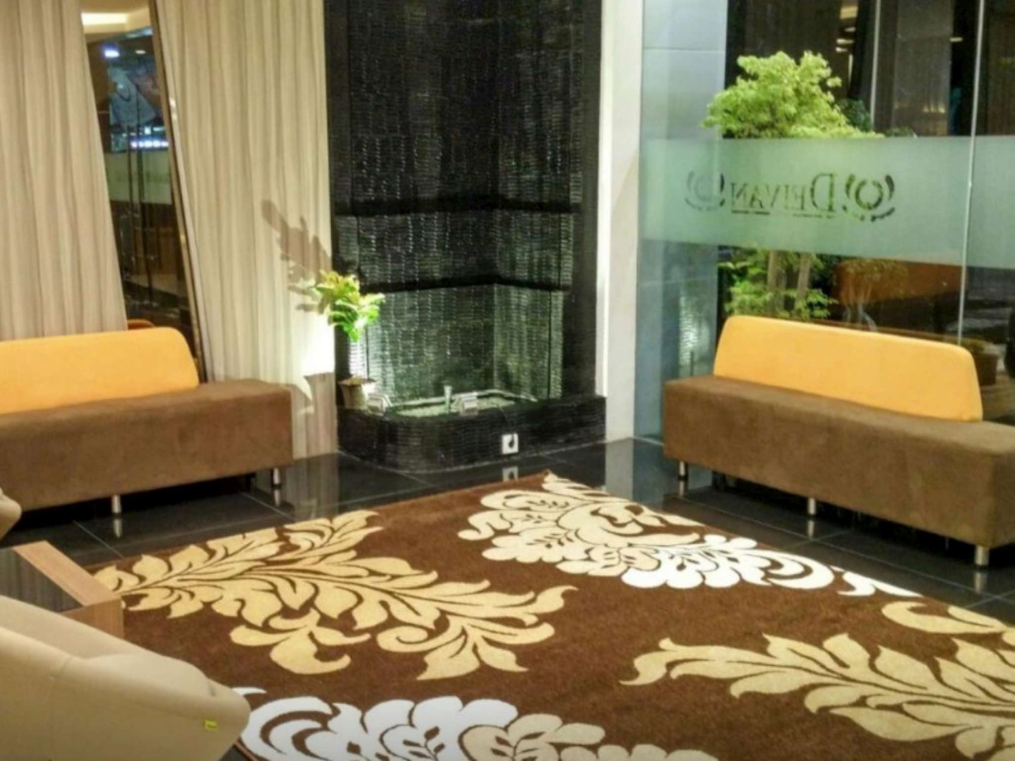 Deivan Hotel