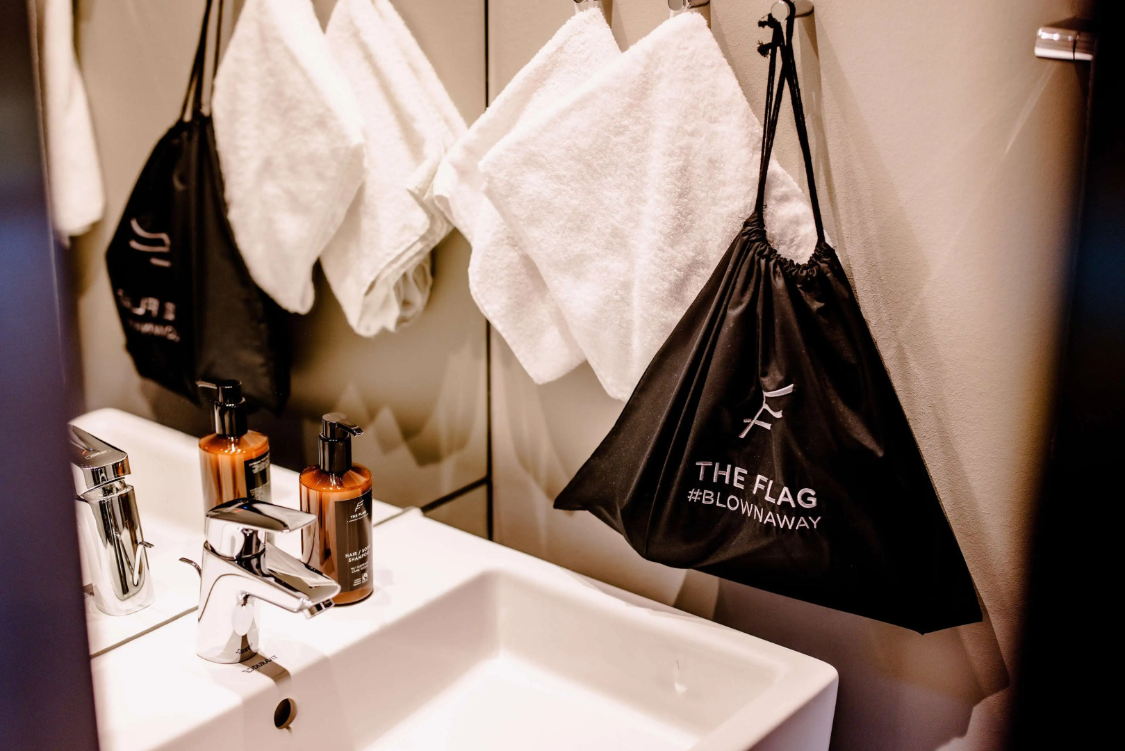 Foto - THE FLAG West M.