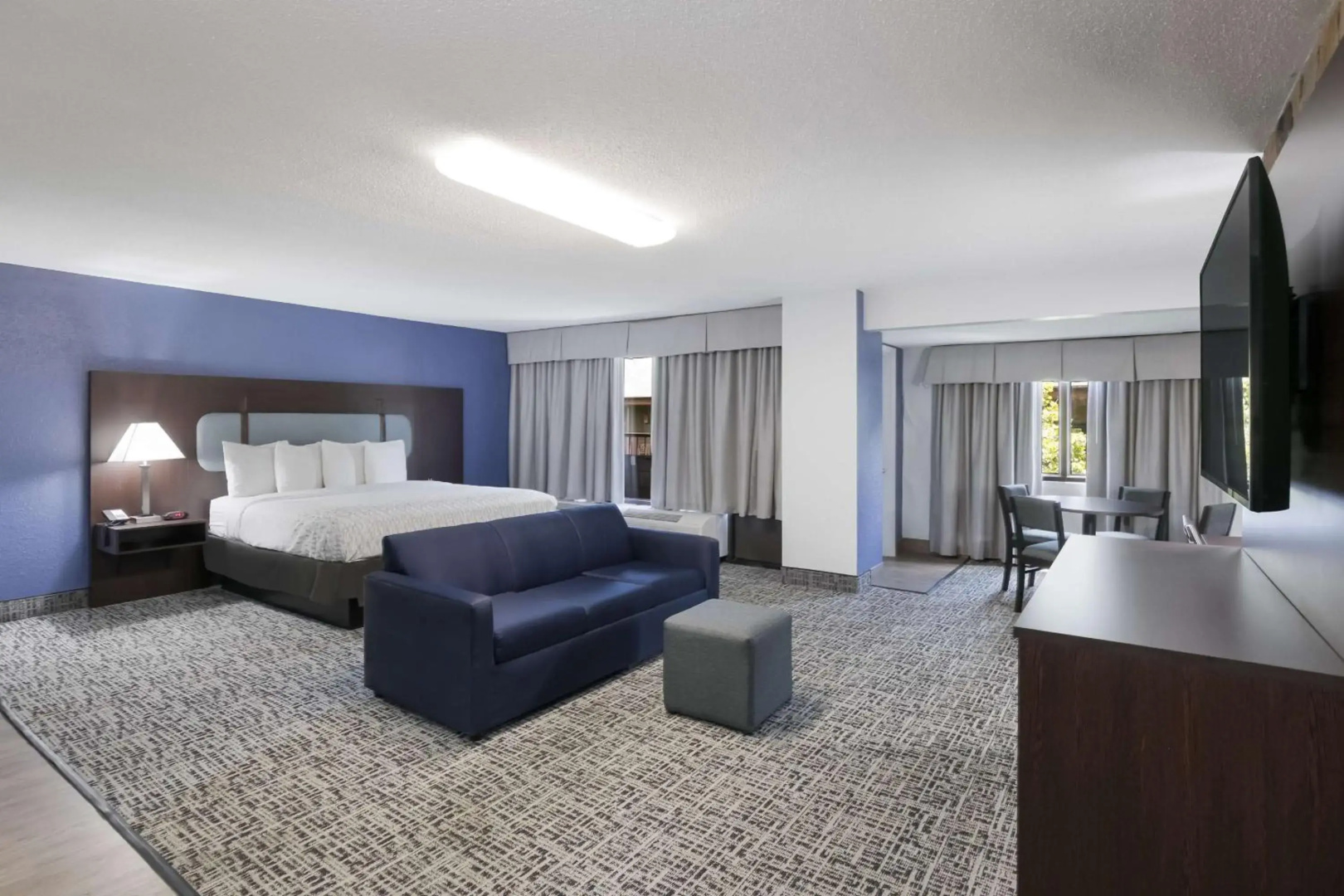 Photo - SureStay Plus Hotel by Best Western Gatlinburg