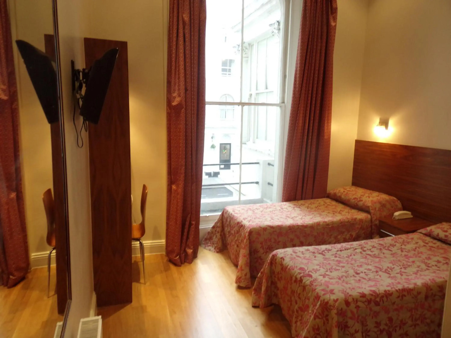 Photo - Wedgewood Hotel