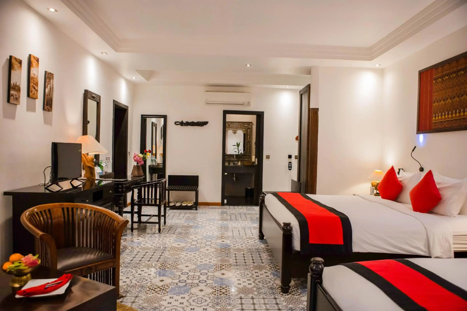 Photo - La Rose Suites