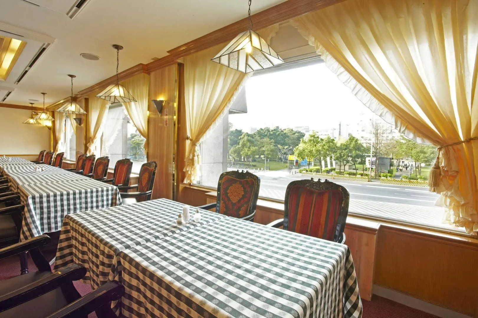 Photo - Emperor Hotel