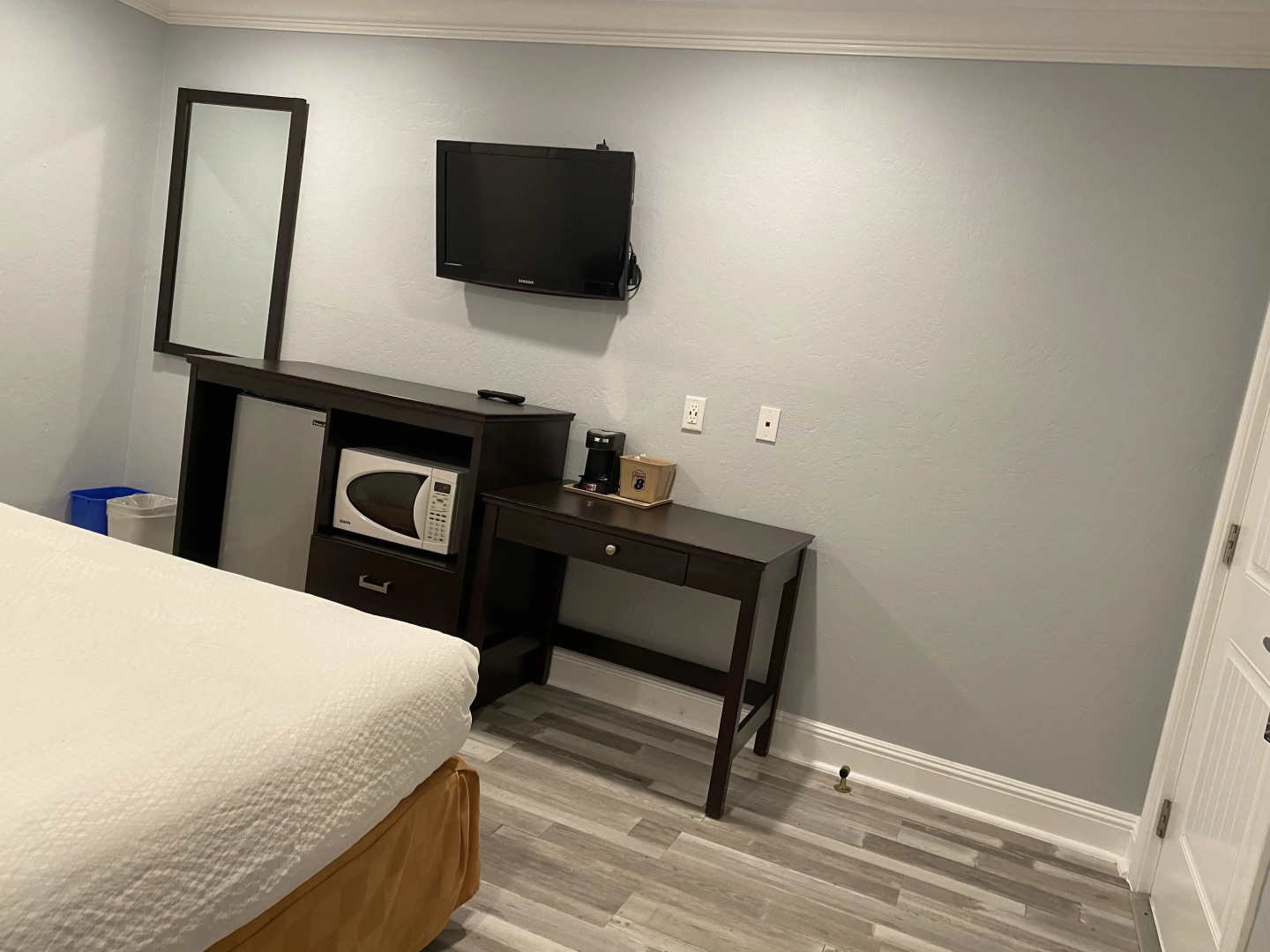 Photo - Aura Inn Monterey