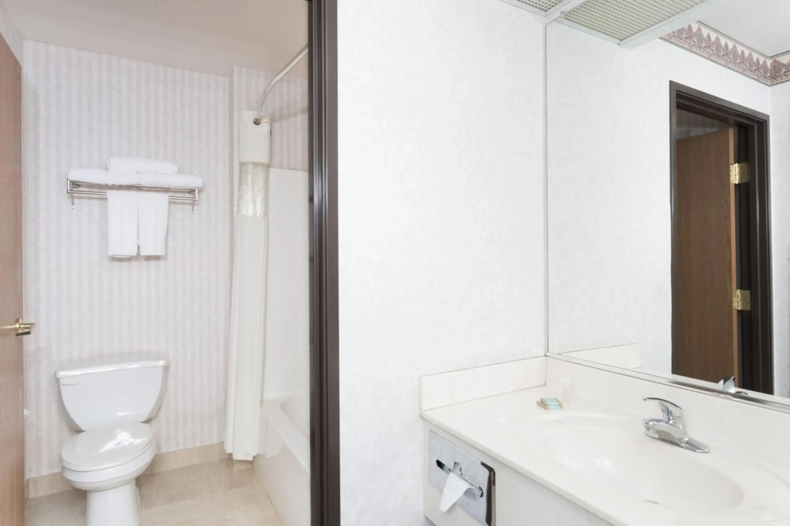 Photo - Days Inn by Wyndham Phoenix West
