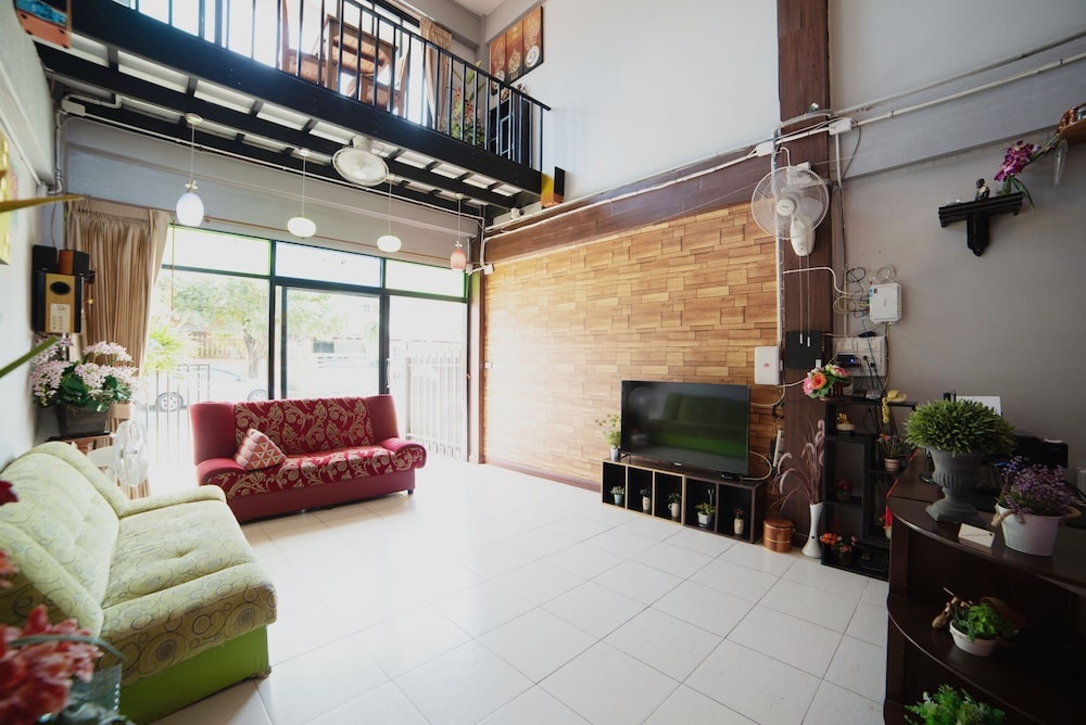 OYO 465 Krung Kao Traveller Lodge