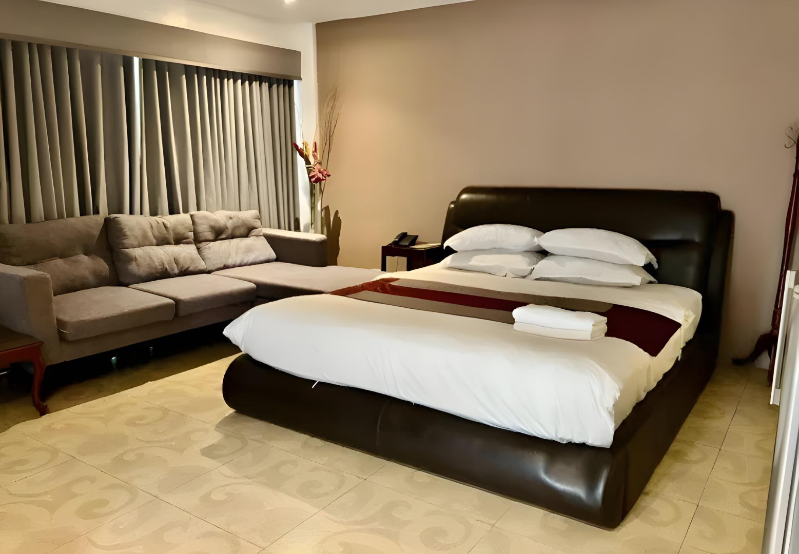 Foto - The E-Hotel Makati