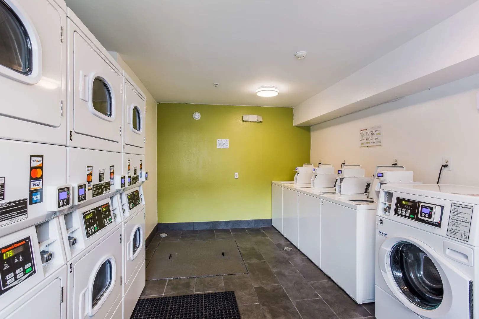 Photo - Studio 6 Extended Stay - Jacksonville, FL - South
