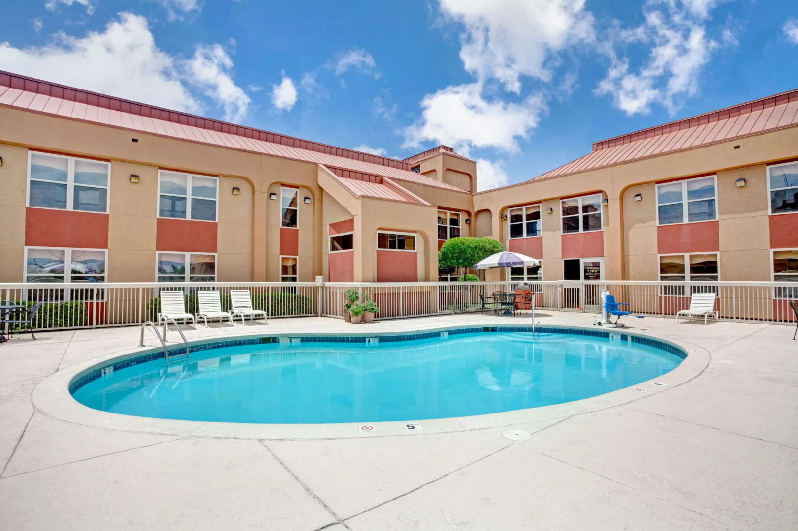 Photo - Ramada by Wyndham Tampa Airport Westshore