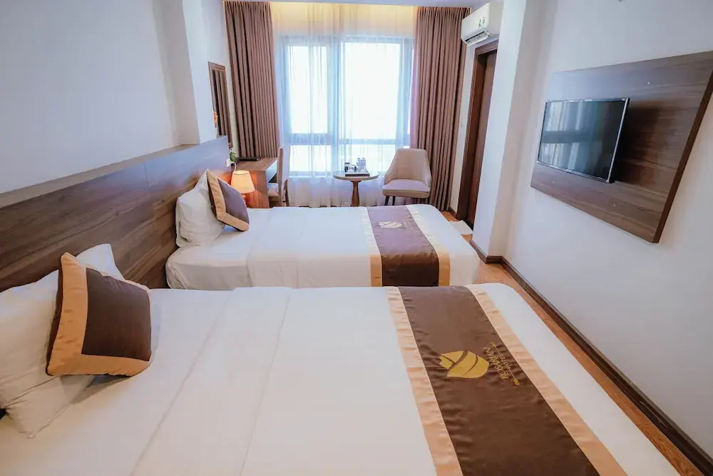 Photo - A89 Rosarian Hotel