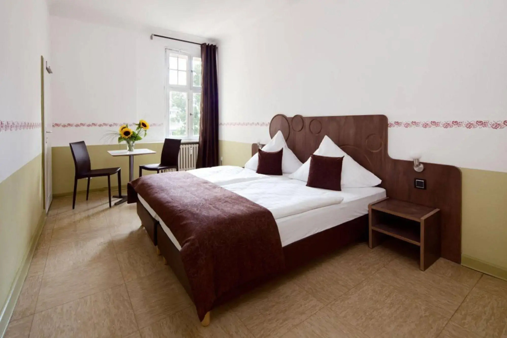 Photo - Three Little Pigs Hostel - Your Berlin Castle