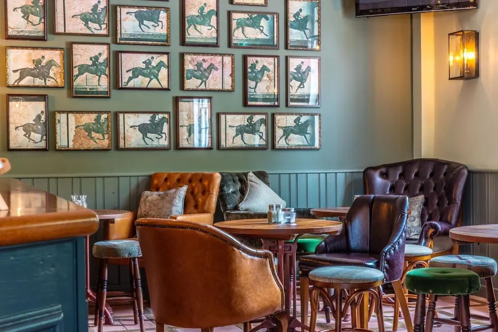 Photo - Greyhound Hotel