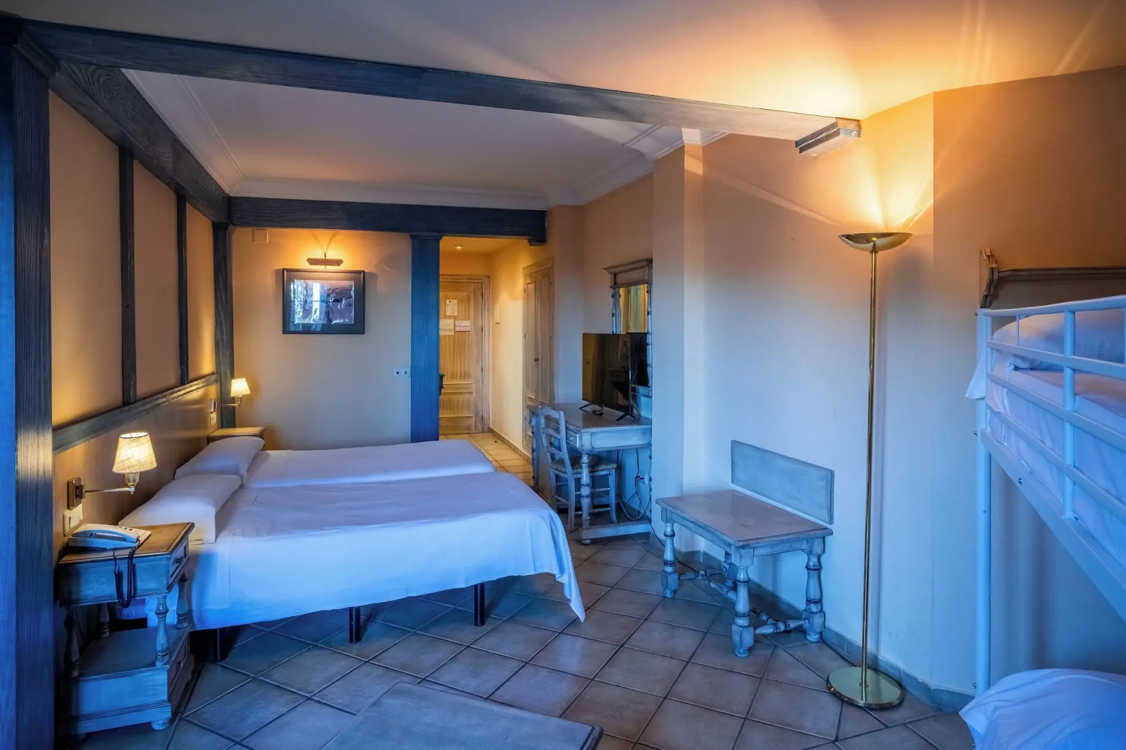 Photo - The Mountains Hotel