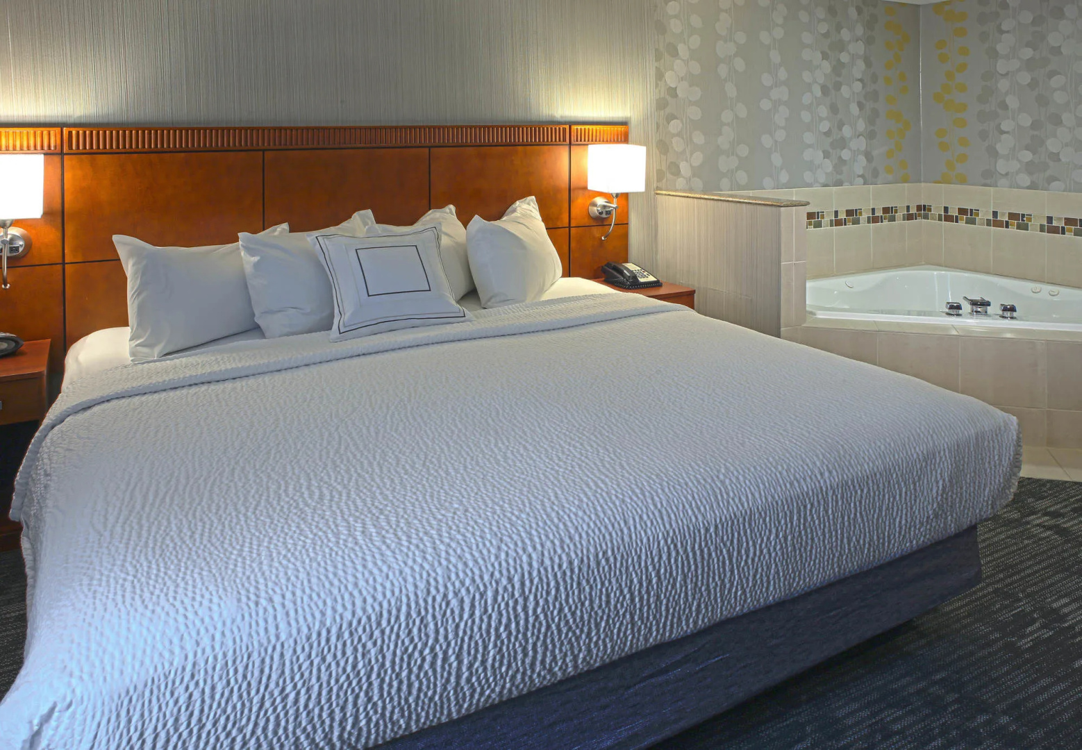 Photo - Courtyard by Marriott Hamilton