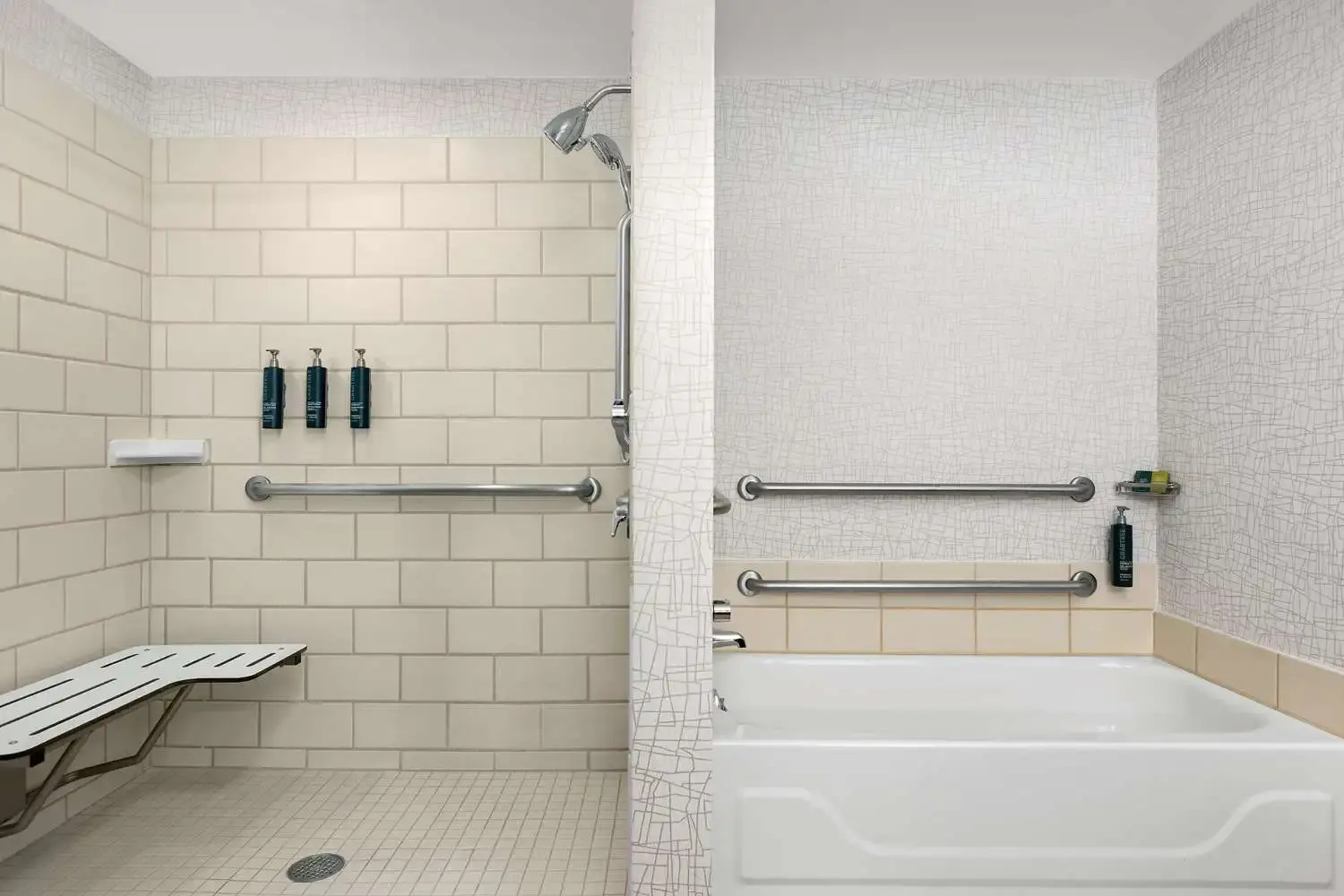 Photo - DoubleTree by Hilton Chicago O'Hare Airport - Rosemont
