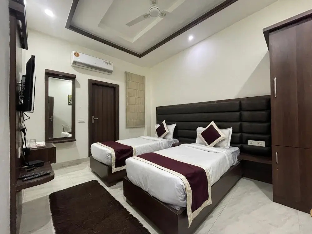 Photo - Hotel Opal Courtyard