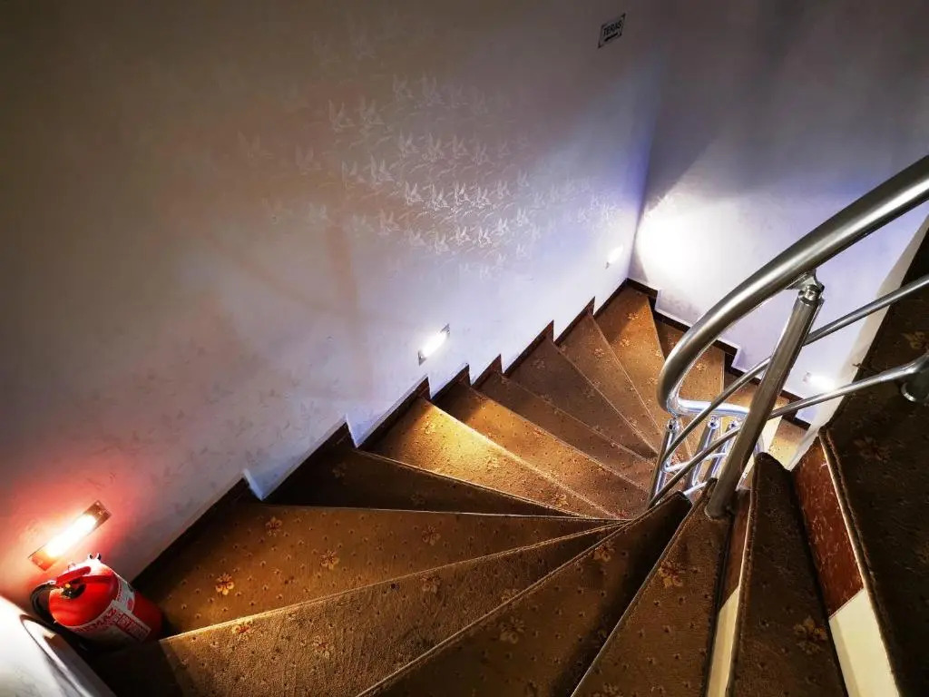 Photo - Hotel Broken Column