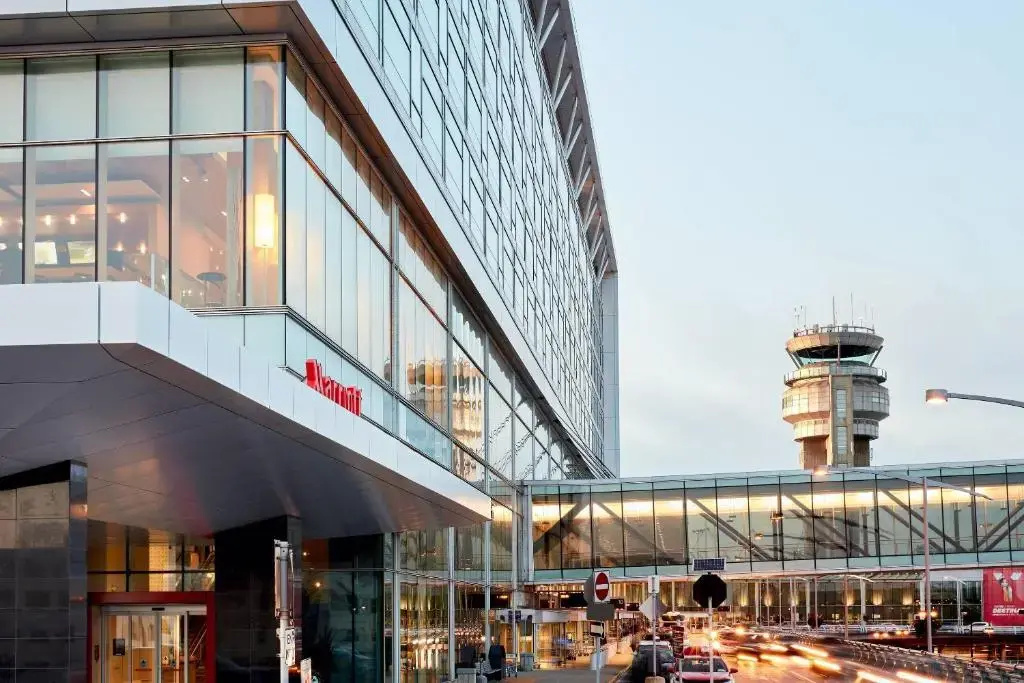 Photo - Marriott Montreal Airport In-Terminal Hotel
