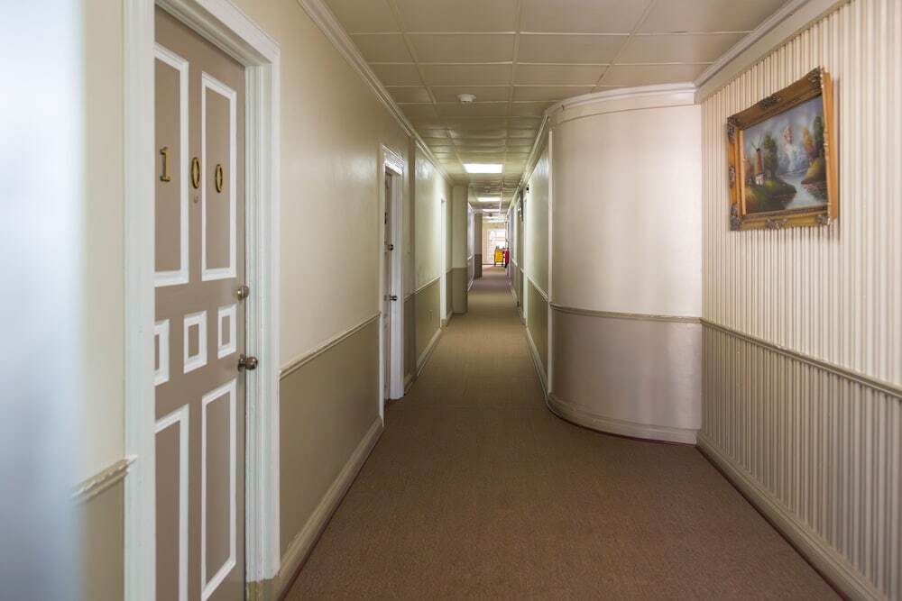 Photo - Regency Suites Hotel