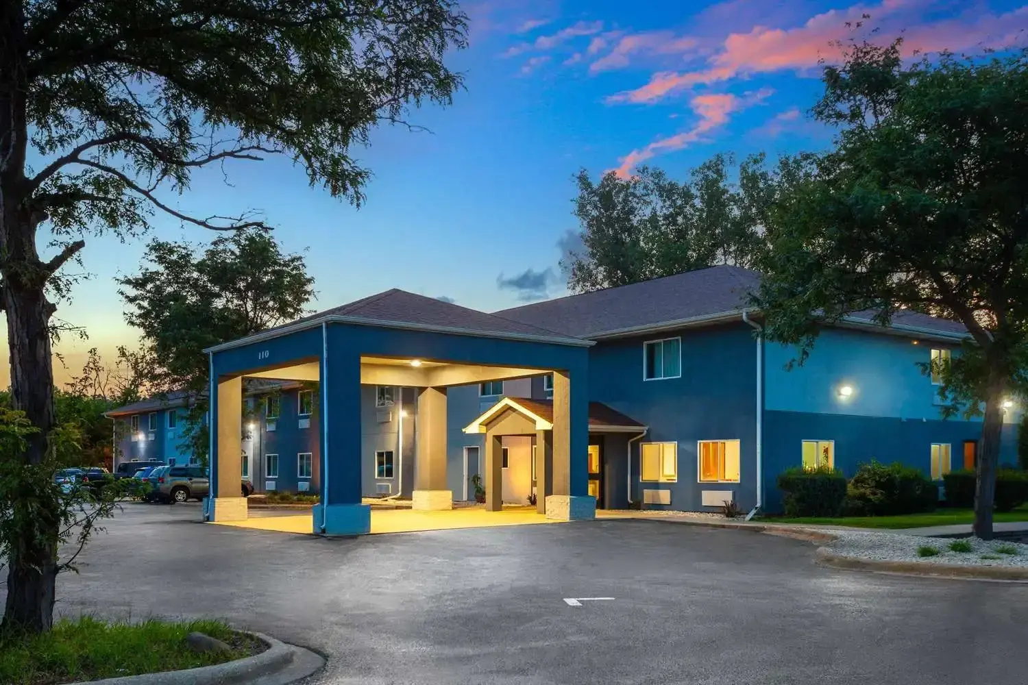 Photo - Super 8 by Wyndham McHenry/Fox Lake Area