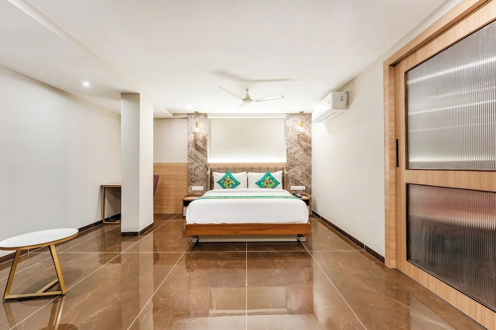 Photo - Treebo Premium Nagpur Automotive Square