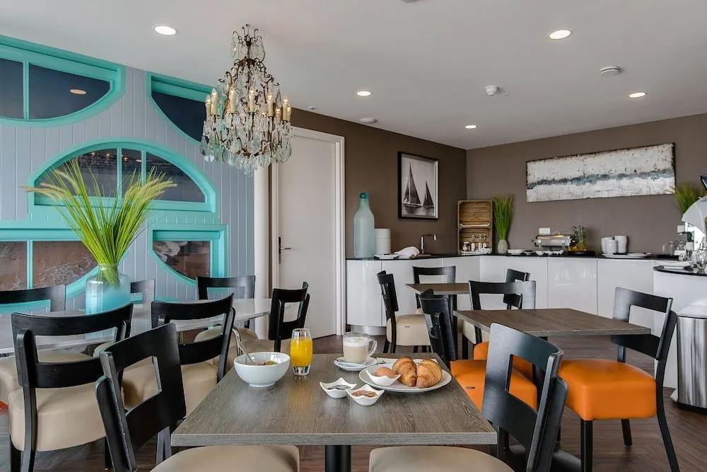 Photo - Beachhouse Hotel