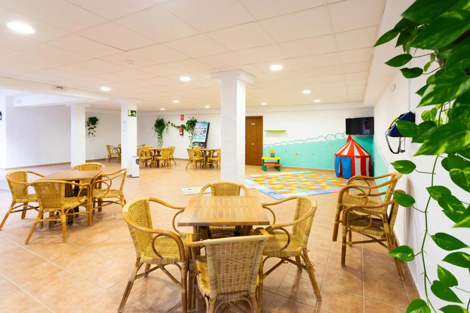 Photo - Hotel Oasis Atalaya