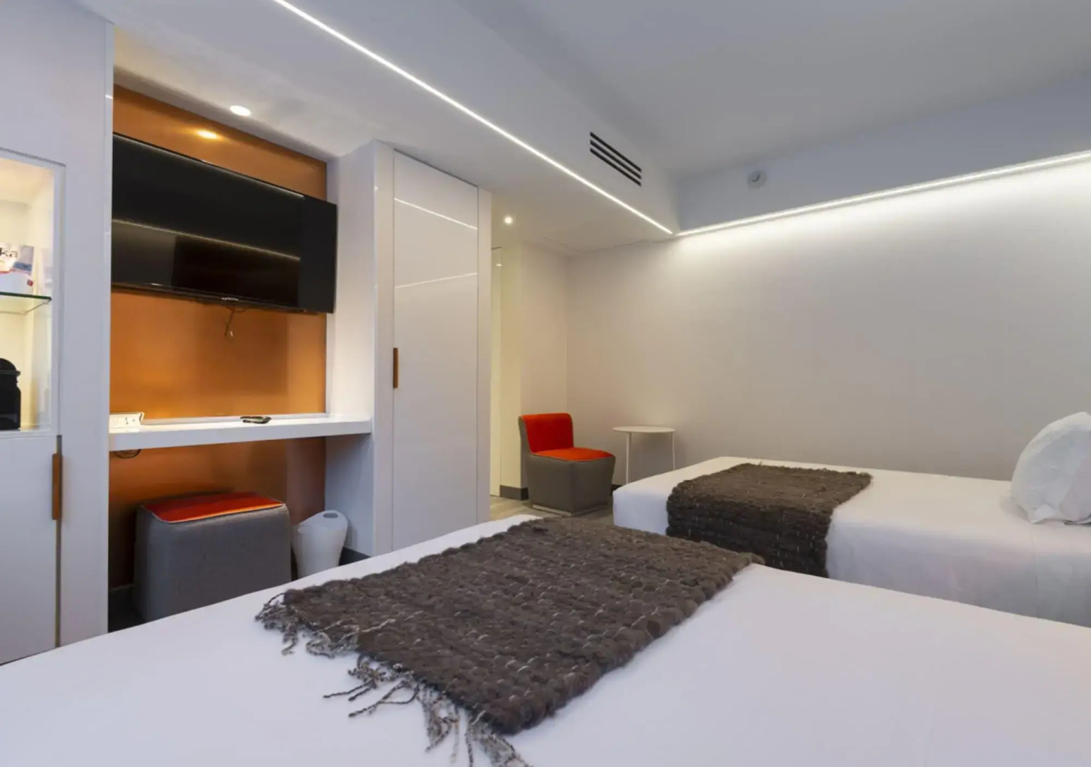 Foto - 45 by Director