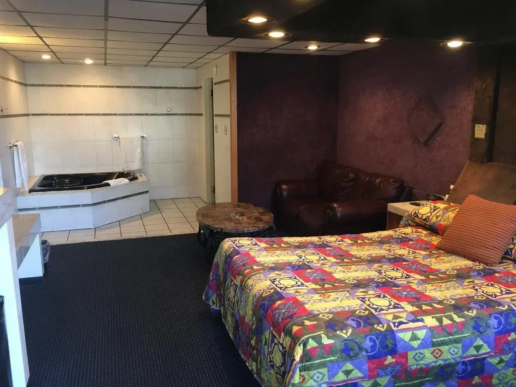 Photo - Midway Inn & Suites