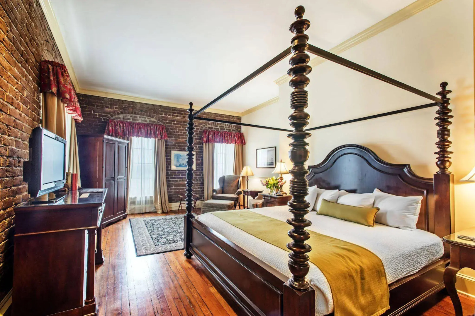 Photo - River Street Inn