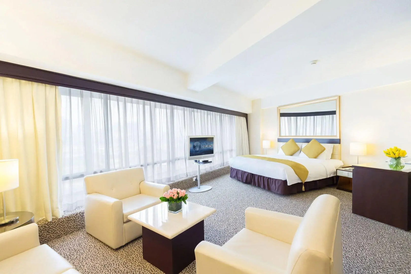 Photo - Regal Oriental Hotel