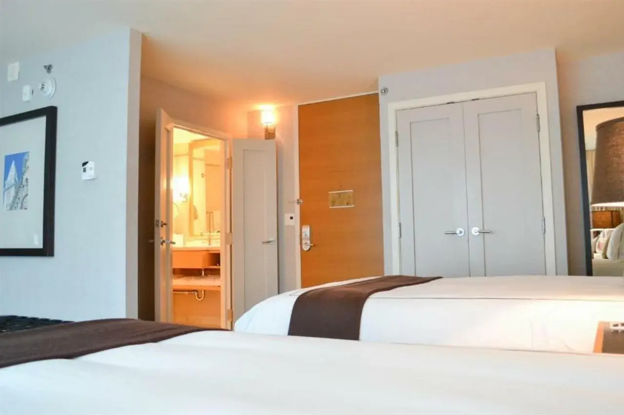 Photo - The Colonnade Hotel