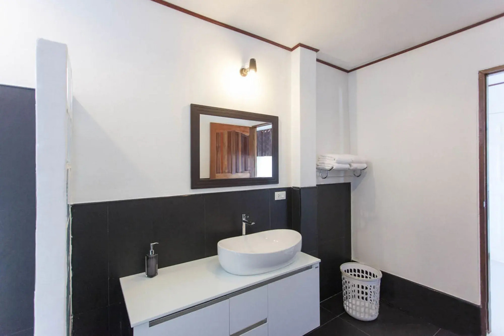 Photo - The Reef Hotel & Studios