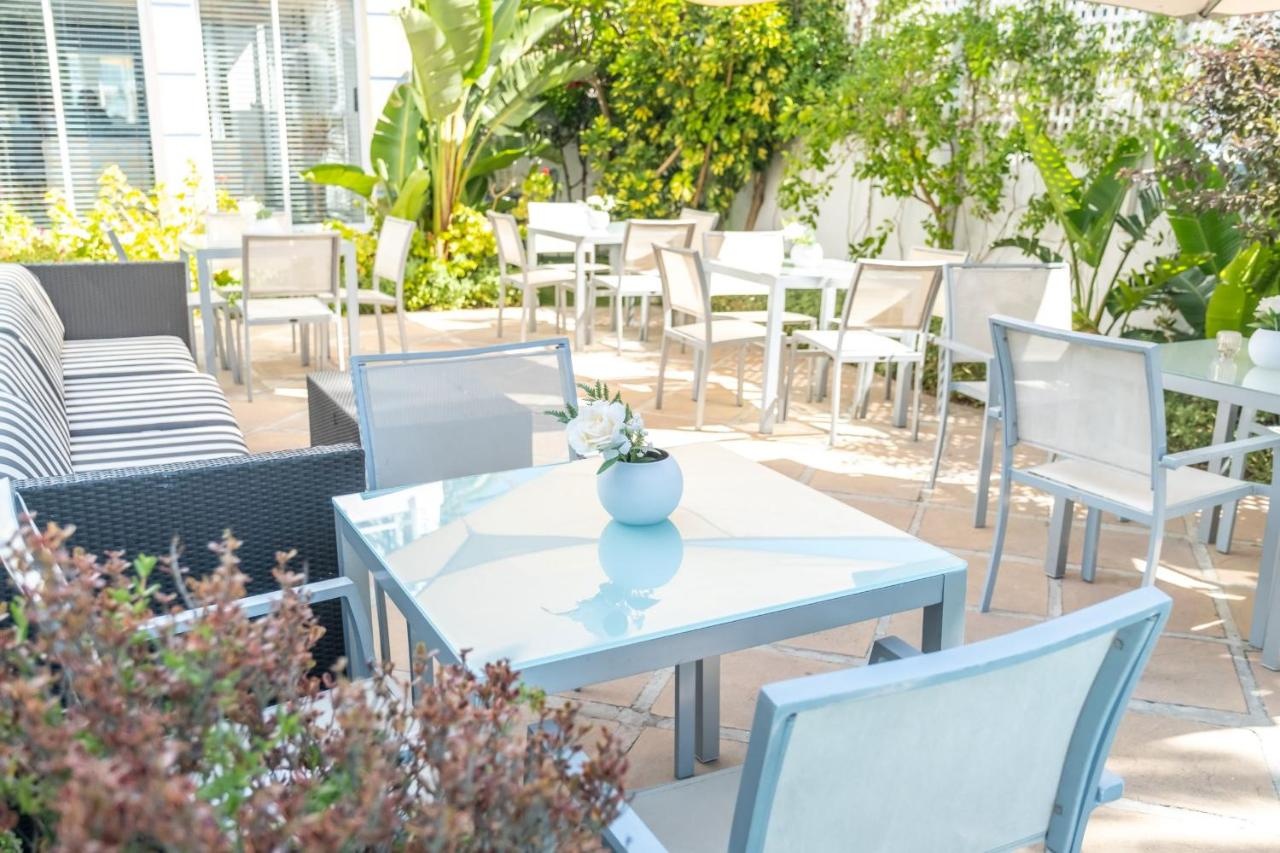 Photo - The Bantry Bay Aparthotel by Totalstay