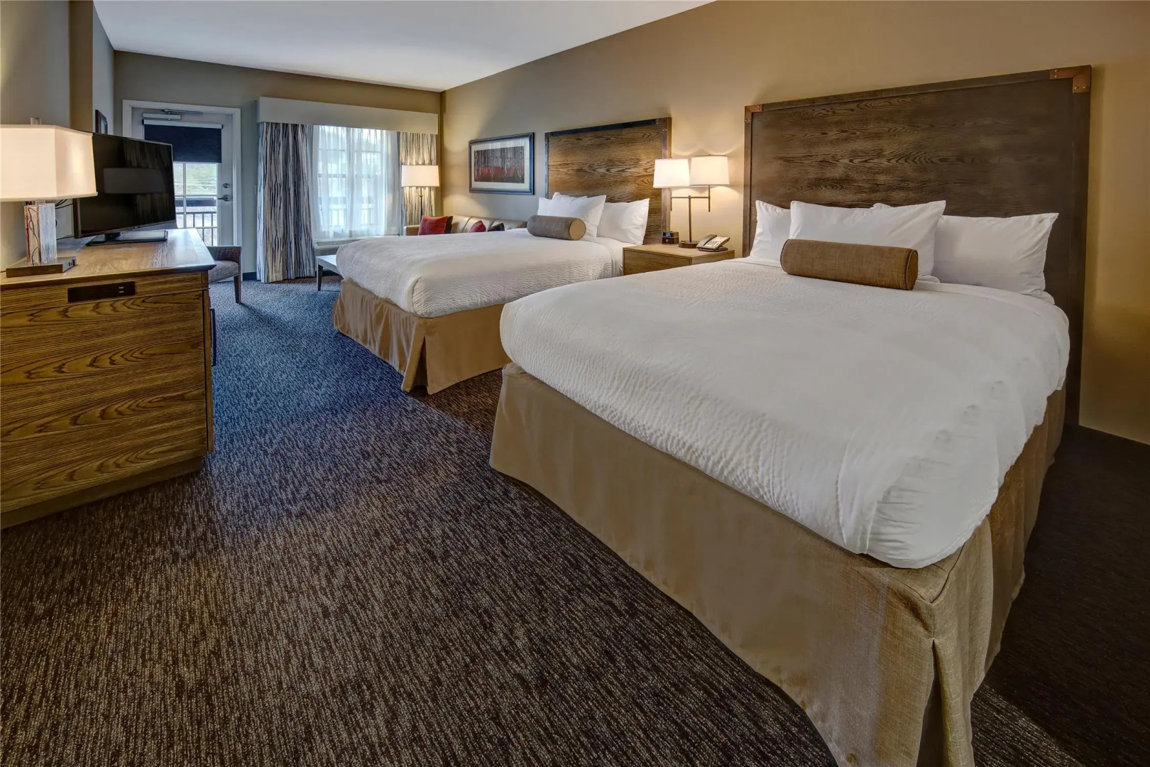 Photo - Black Fox Lodge Pigeon Forge, Tapestry Collection by Hilton