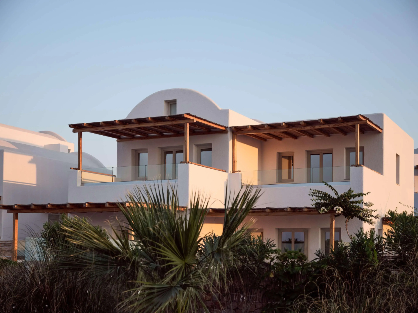 Foto - Sea Breeze Santorini Beach Resort, Curio Collection Hilton