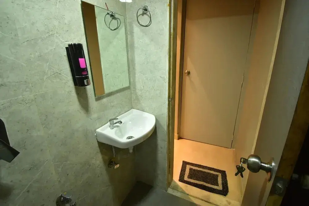 Photo - Dhanvantari Luxury Hotel Near Kokilaben Dhirubhai Ambani Hospital Mumbai